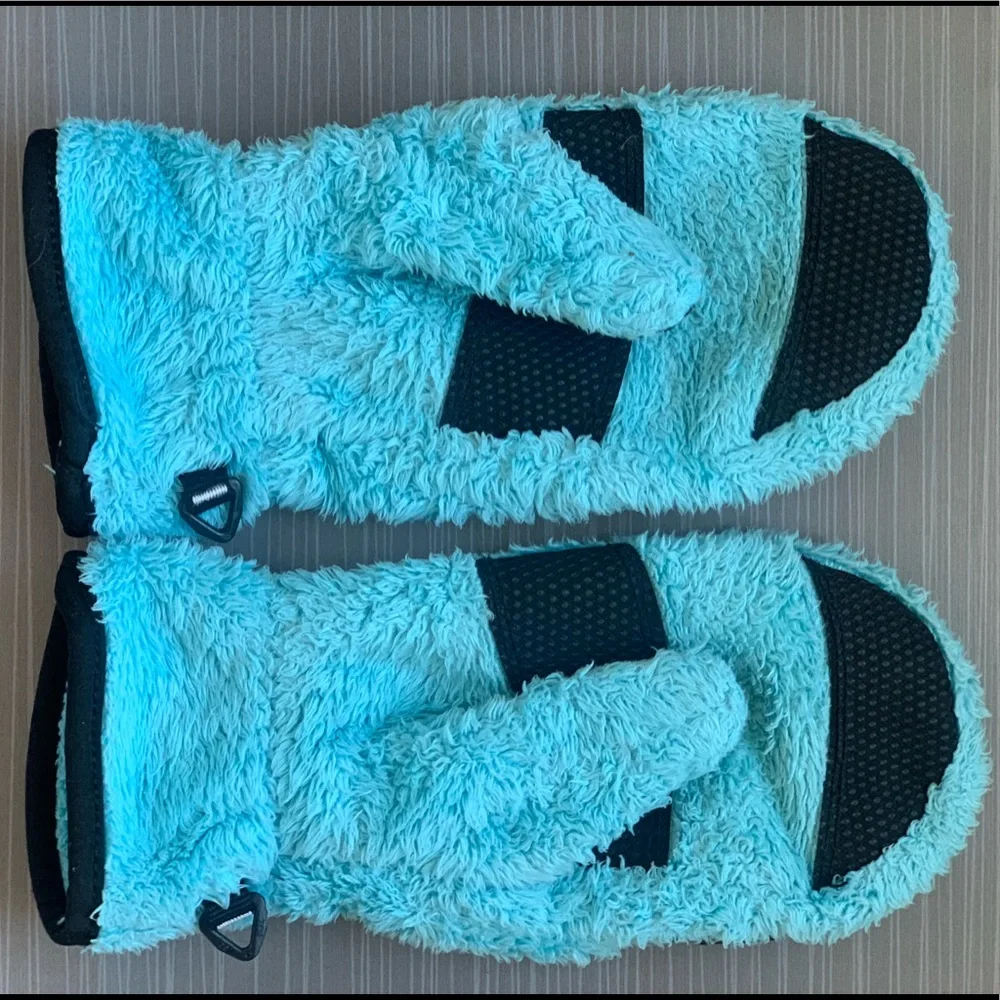 Northface Girls Mint Fuzzy Mittens size Small 7/8